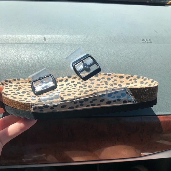 Clear straps black buckles cheetah print sandals - Picture 3 of 5